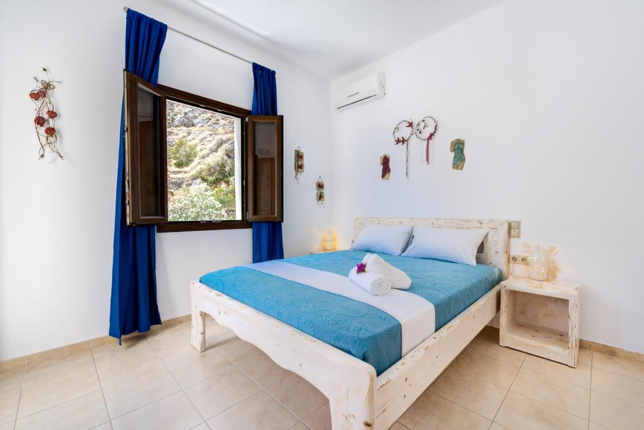 Moschatos Beach House Камарі Екстер'єр фото